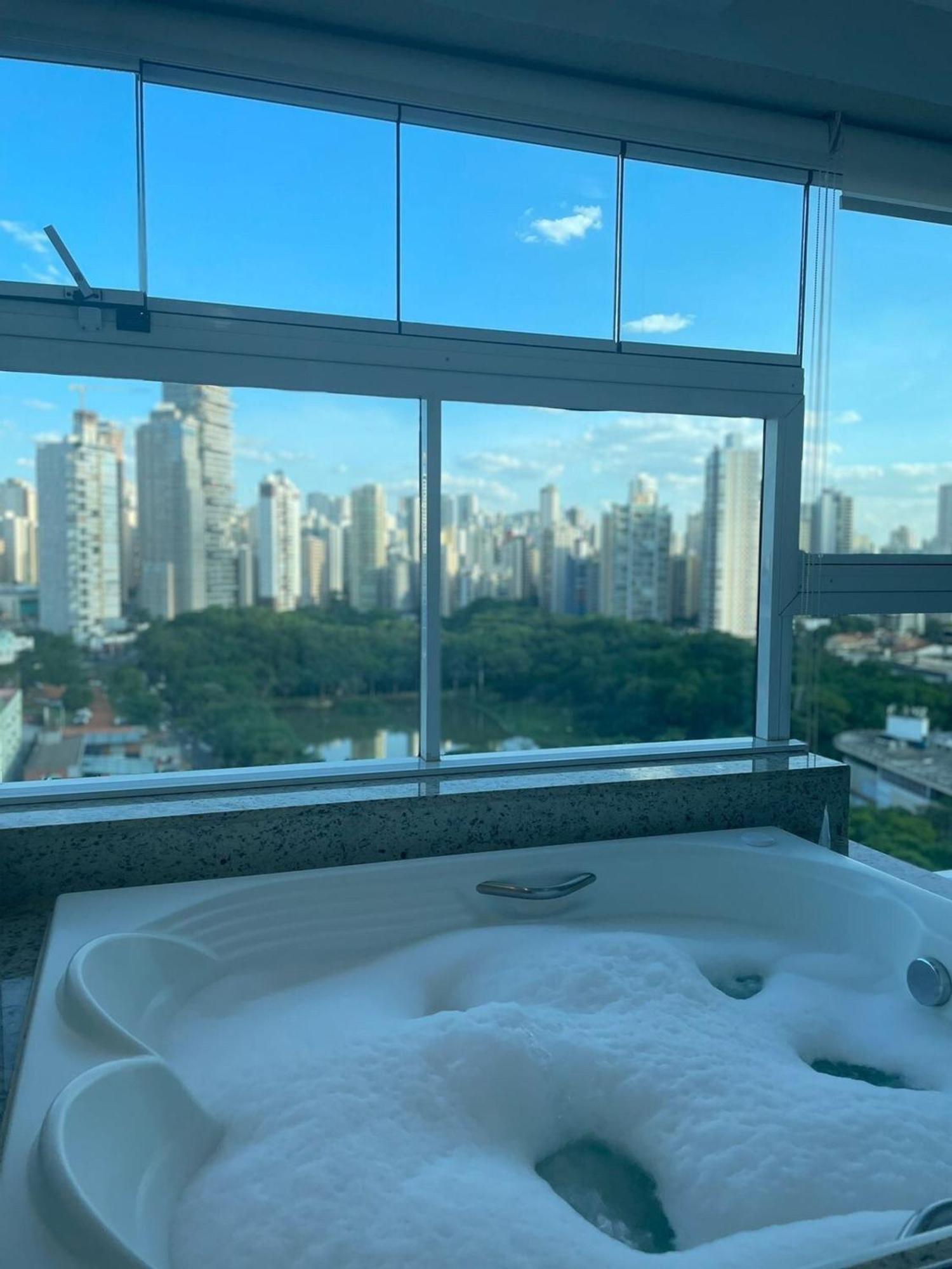 1 Qts.| 2 Hosp. | Jacuzzi Na Varanda | Linda Vista Гояния Экстерьер фото